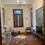 Lovely Apartment In Historic Garden City