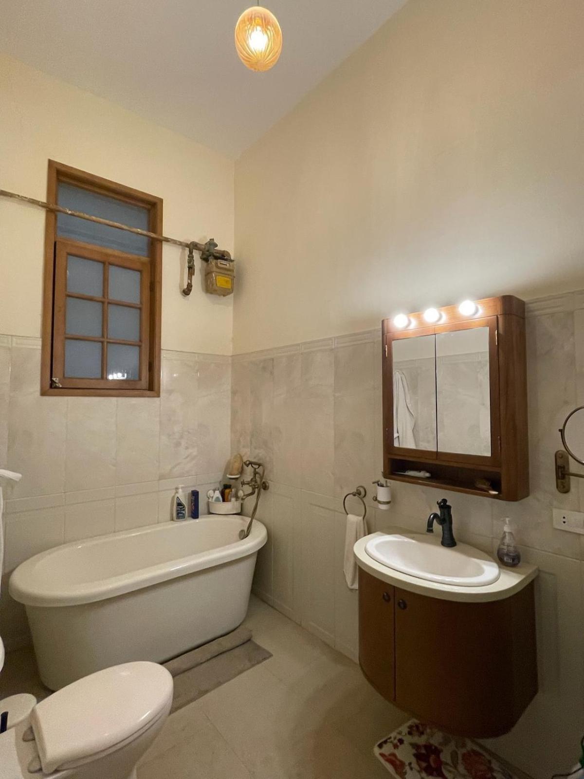 Apartment Lovely In Historic Garden Cairo